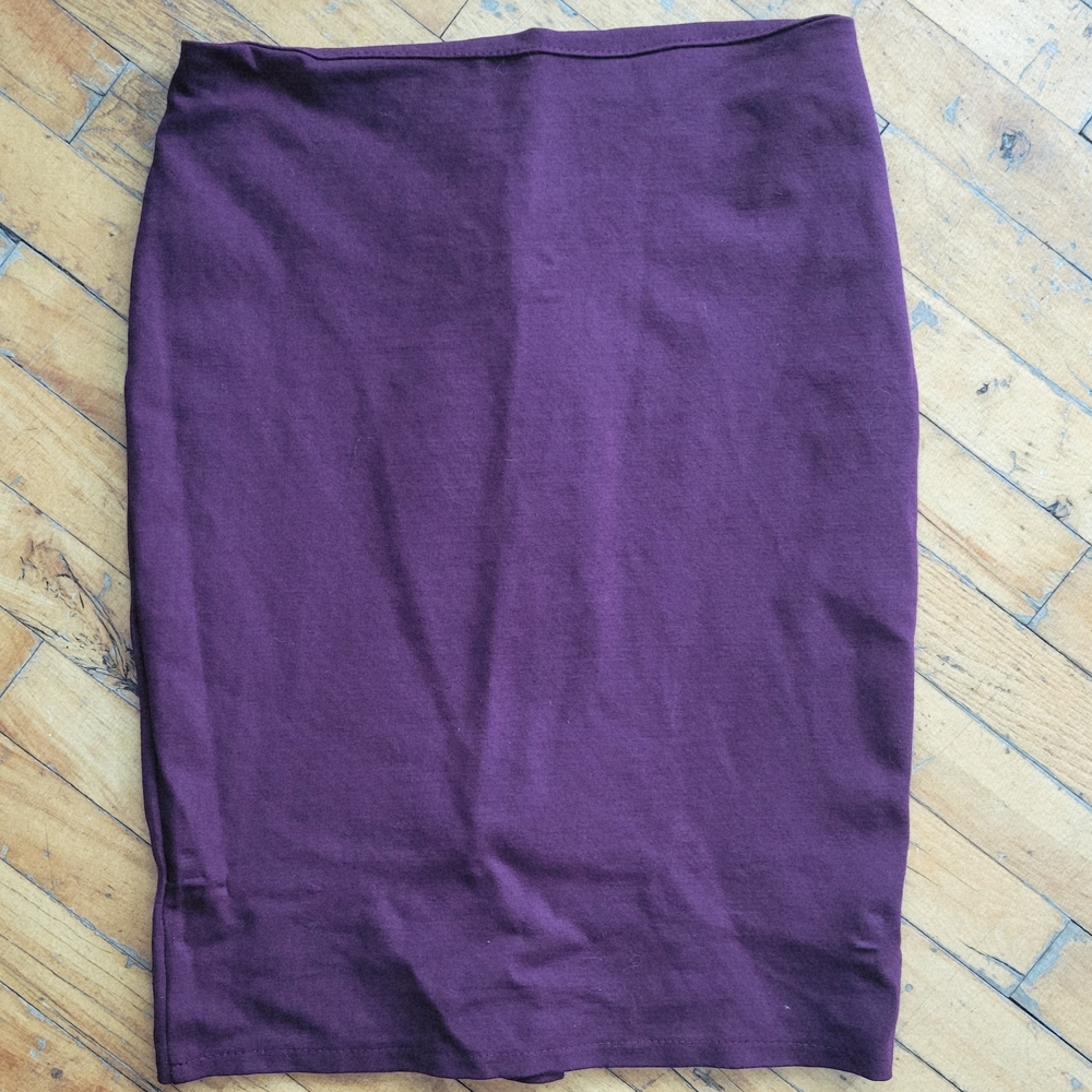 Chic Women's Pencil Skirt in Deep Purple